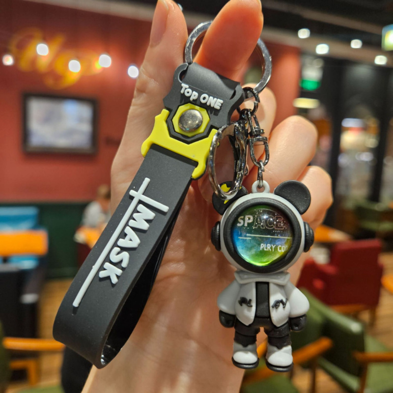 Caricatura violenta oso colgante llavero de PVC colgante llave de goma blanda juegos de videojuegos de muñeca ciudad pequeño regalo pequeño regalo