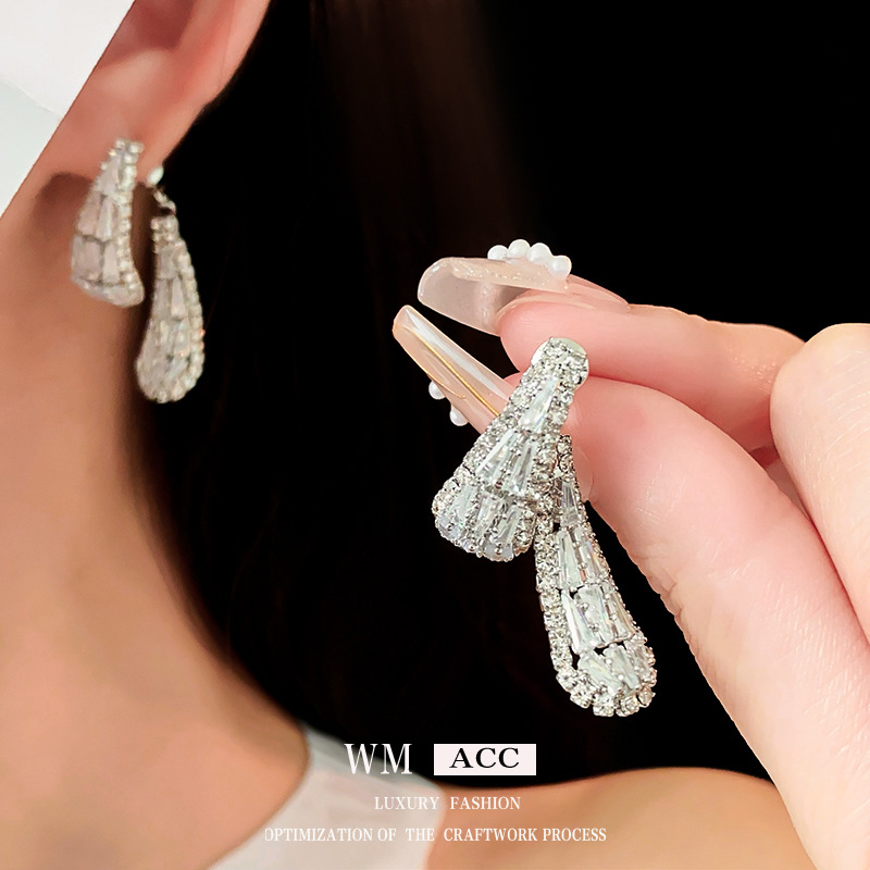Aguja de plata completo diamante zircon pendientes de nicho de luz de lujo de alto grado pendientes de agua gota moda temperamento todo partido pendientes al por mayor