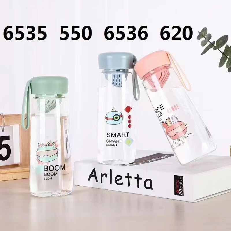 Fábrica al por mayor taza de agua de plástico portátil hombres y mujeres estudiantes taza de plástico 550ml deportes hervidor de agua potable taza de espacio