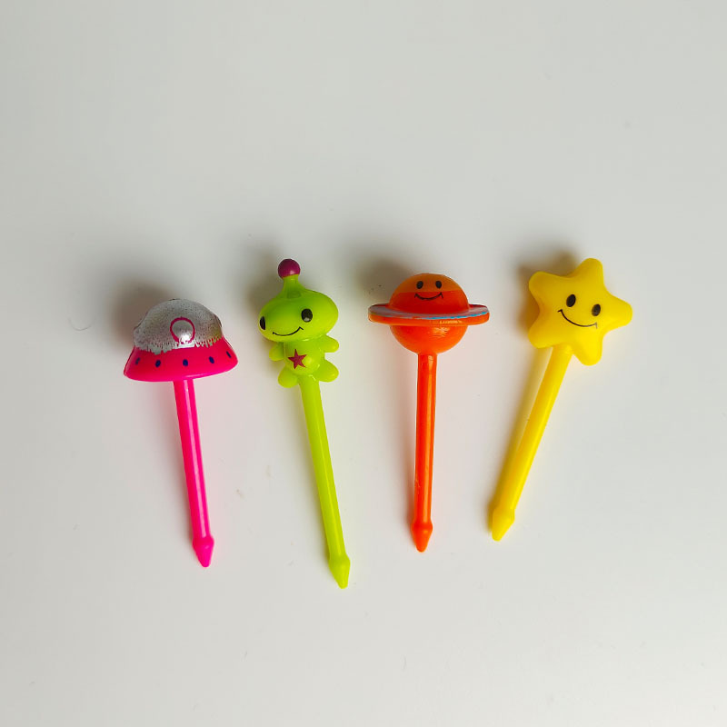 ¡Nuevo producto! Estilo japonés Espacio de los niños palo de fruta lindo viento no hace daño a la boca de seguridad de dibujos animados fruta tenedor traje