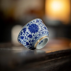 青花の枝蓮の紋様は金の炉式の杯の中国式の国風の軽くて豪華な復古の主人の杯の個人の専用の高級な単杯をなぞらえます。