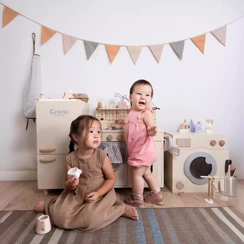 Los niños juegan a las casitas de cocina de madera simulación de utensilios de cocina niños y niñas cocina de madera jardín de infantes parque infantil juguetes