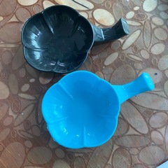 塑料梅花黑色水碟白色蘭色多功能筆架梅花墨碟書法帶筆擱廠家批發