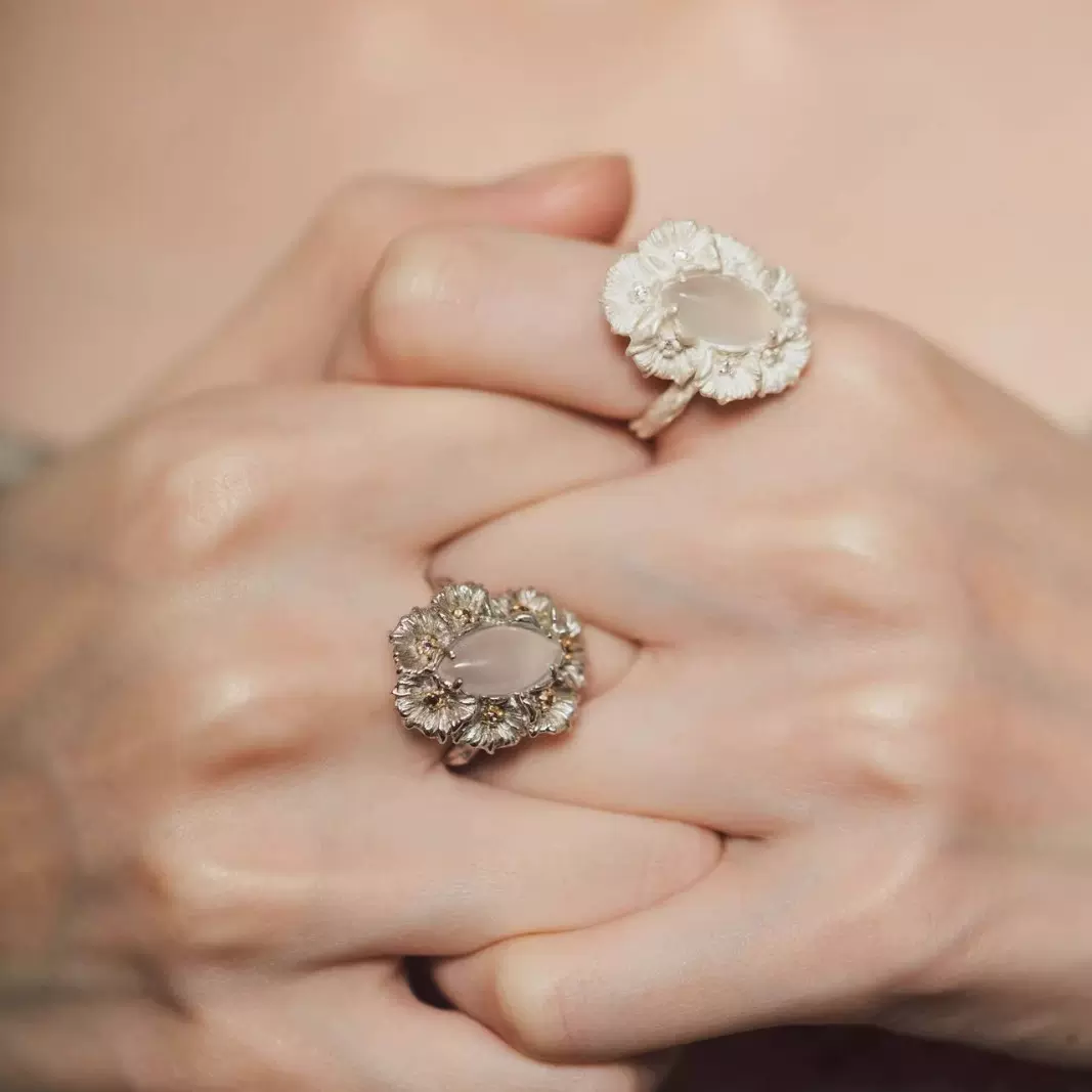 马眼绽放曼陀罗花戒指新中式冰透白玉髓开口戒古典温柔风小众项链