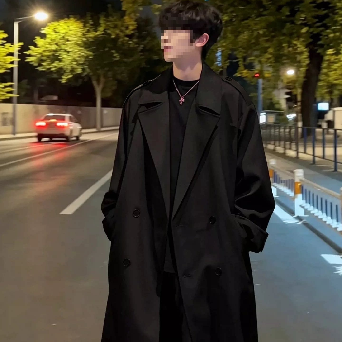 British-style black mid-length trench coat for men, autumn double-breasted coat with a cool and stylish vibe
