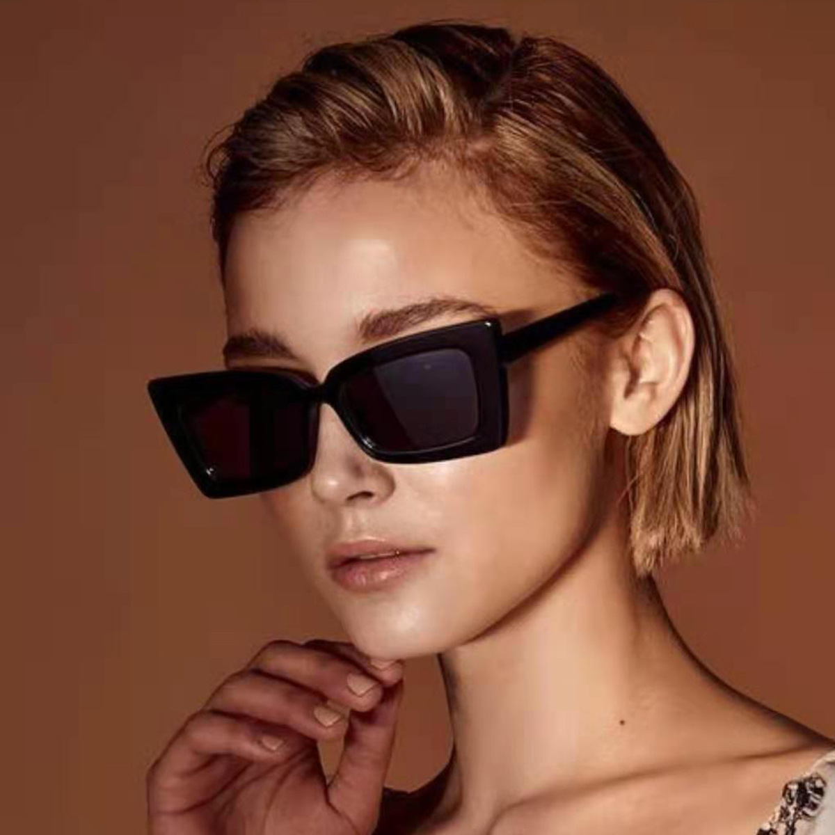 2021 Nuevas gafas de sol coreanas Gafas de sol transfronterizas europeas y americanas Caja de mujer Gafas de sol personalizadas de moda personalizadas 98056