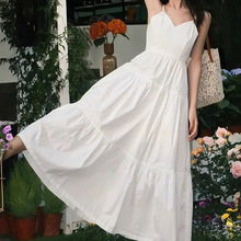 法式白色V领吊带连衣裙子女春夏秋季新款收腰设计感气质长裙