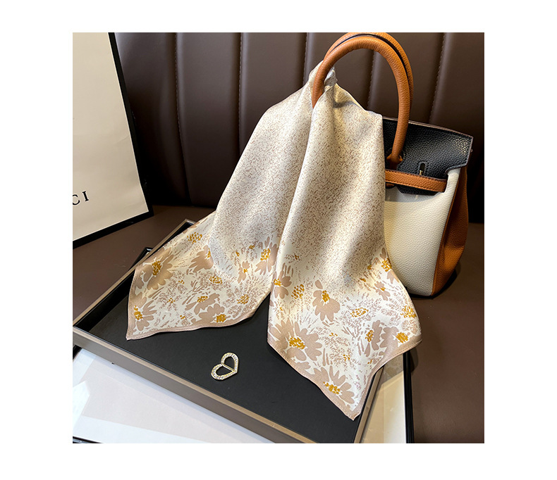 Spring and Autumn Thin Korean Sweet Champagne Color Floral Square Scarfpicture4