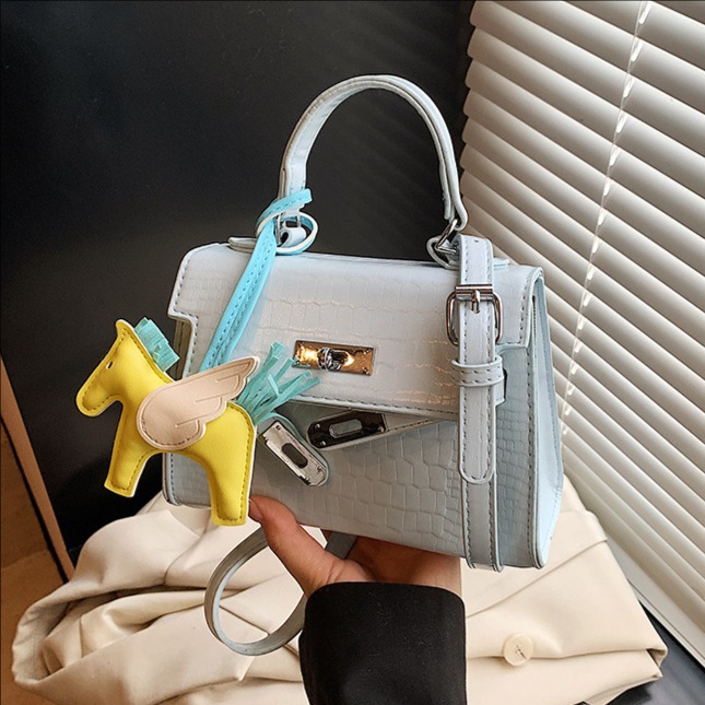 Bolso Kelly de mano de alta gama para mujer 2025 nueva moda casual bolso de hombro con patrón de piedra moda bolso de mensajero de color sólido