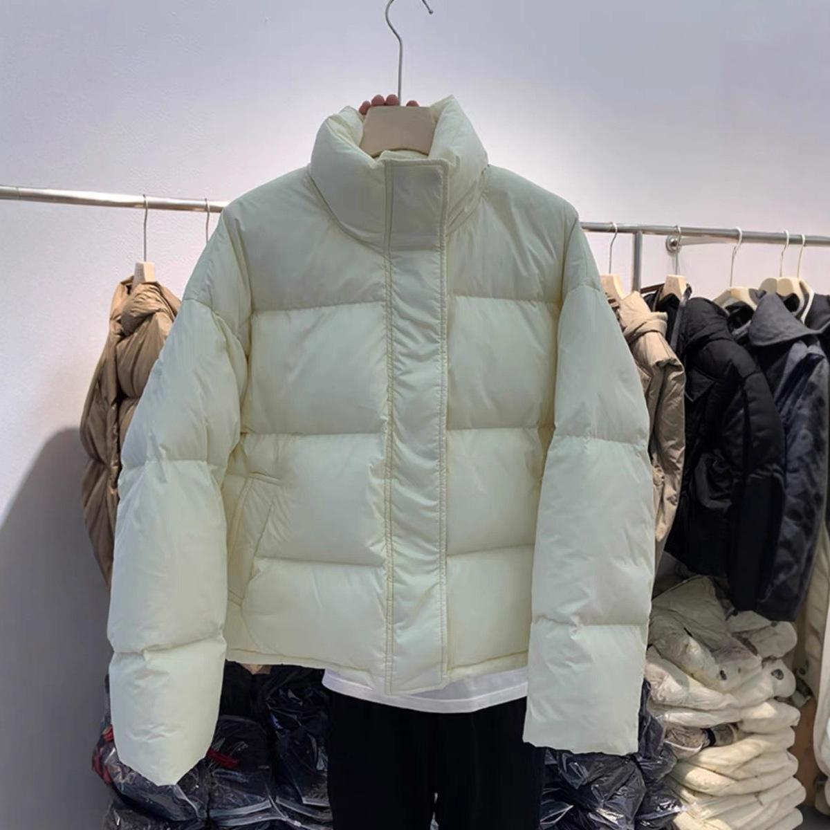 2024冬季高端专柜品质白鸭绒小个子羽绒服女短款立领加厚黑色面包