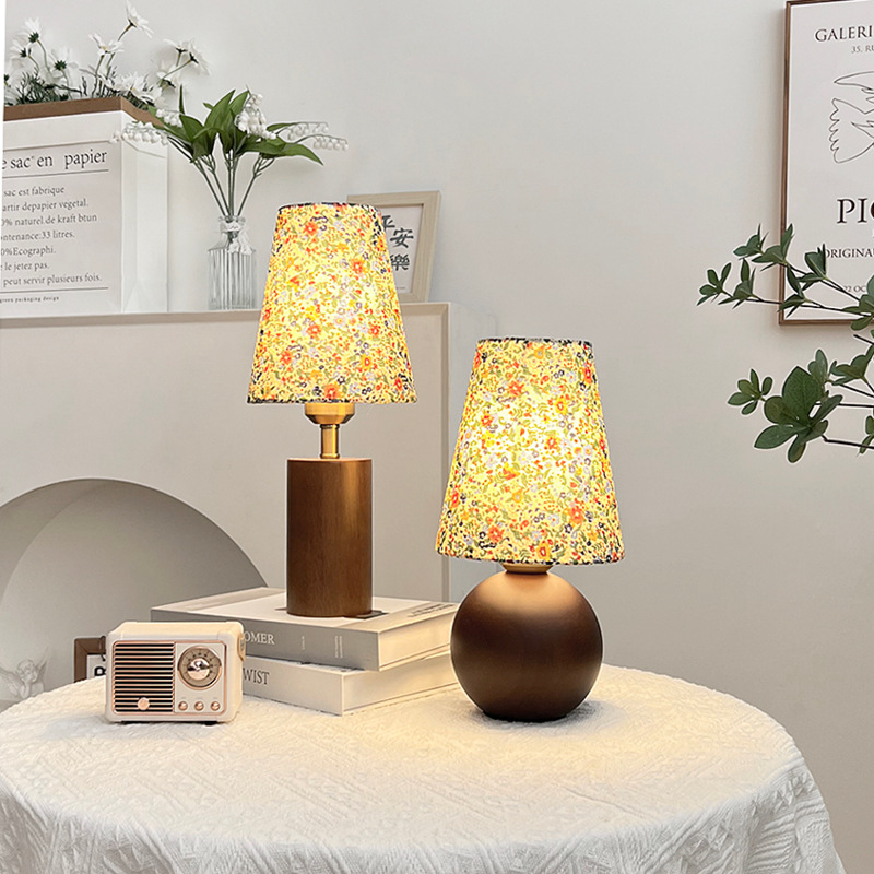 Japanese Style Retro Table Lamp ins Style New Bedroom Lamp Bedside Lamp Small Table Lamp Simple Atmosphere Solid Wood Decorative Table Lamp