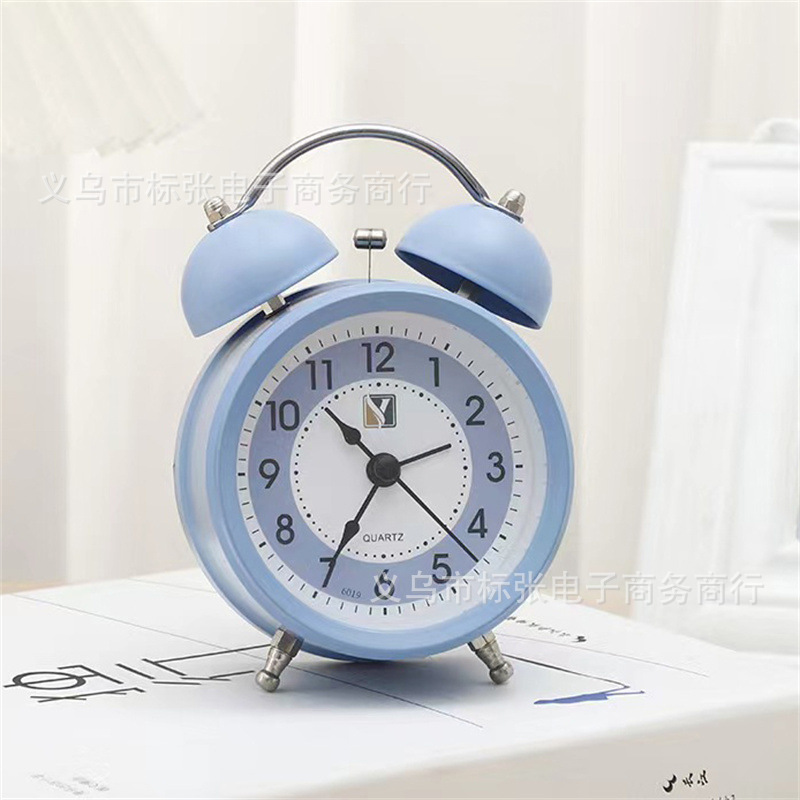 Moda creativa Reloj despertador de timbre de metal de 3 pulgadas Reloj despertador silencioso Dormitorio de niños Dormitorio de estudiantes Reloj luminoso al por mayor