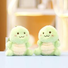 ぬいぐるみは亀のぬいぐるみを輸送します。
