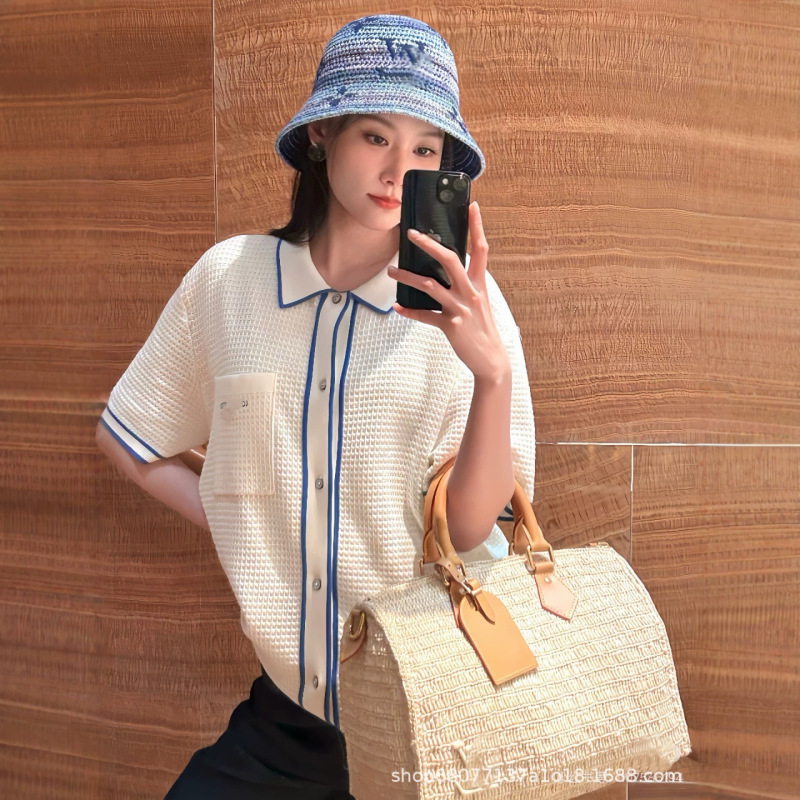 26 New Early Autumn White and Blue Color-Blocked Knitted Shirt Jacket, Slimming and Elegant, Southern French Style for Commuting and Dating, Relaxed Cardigan 26 New Early Autumn White and Blue Color-Blocked Knitted Shirt Jacket, Slimming and Elegant, Southern French Style for Commuting and Dating, Relaxed Cardigan