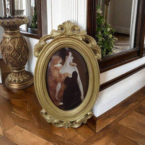 Resin carved photo frame table, European retro, desktop ornaments and picture frame combination matching golden embossed picture frame