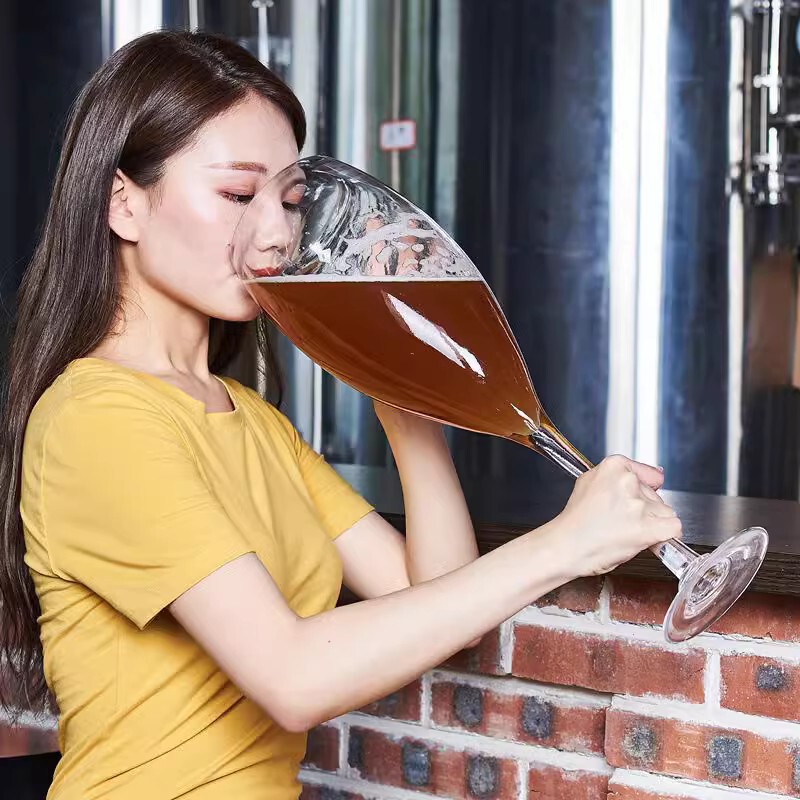 Super Large capacity beer glass super large bar wine glass champagne glass hero cup super large goblet Super Large capacity beer glass super large bar wine glass champagne glass hero cup super large goblet