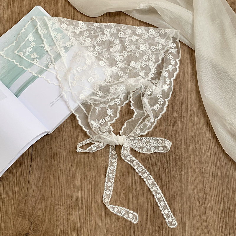 2025 nuevo estilo sentido de la atmósfera, encaje blanco, falda delgada, estilo coreano, bufanda triangular, pañuelo en la cabeza, cortina de pedo, mujer