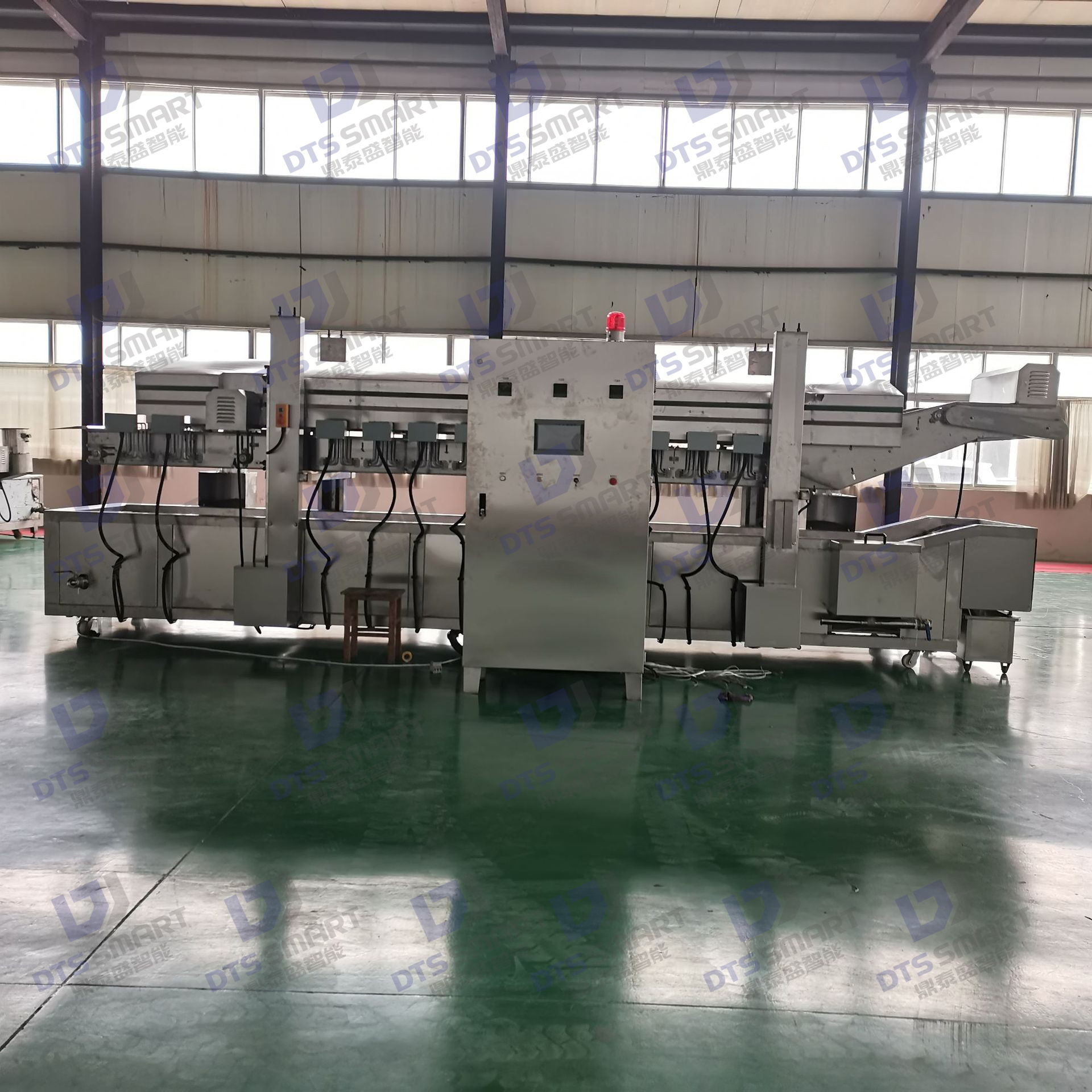 línea de ensamblaje de fritura de hojas de morera equipo de fritura de hojas de perilla línea de producción de fritura de productos de dimensionamiento de freidora automática