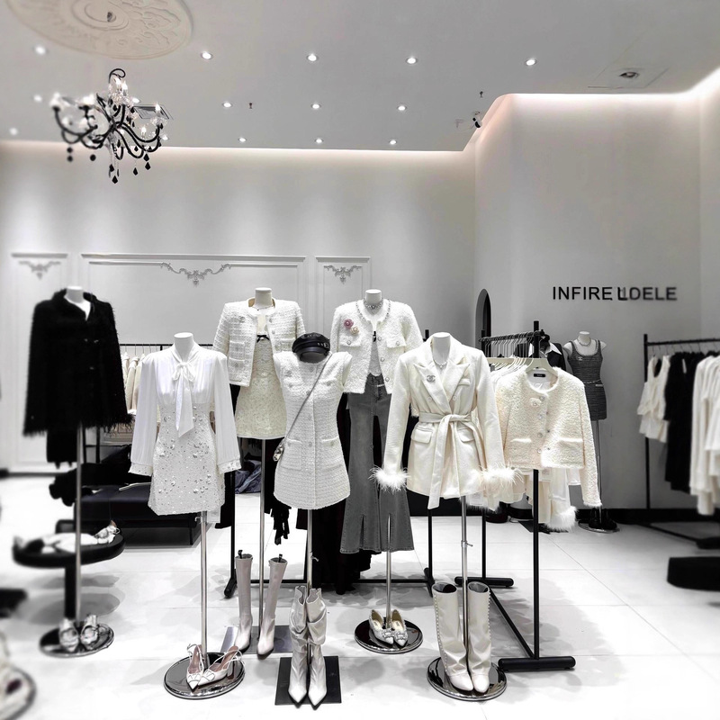 2025 New Brand Discount Women's Clothing, Chanel-Style Mixed Items, Guangzhou Thirteen Rows Clearance Sale, Wholesale Winter Clothing