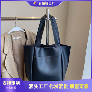 Retro Pure Color Commuter Large Capacity Tote Bag 2025 New Simple Fashion Bucket Bag Vacation Casual Shoulder Bag