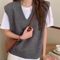 秋冬の新型100ウールのベストの女性vネックのベストはゆったりとしています。