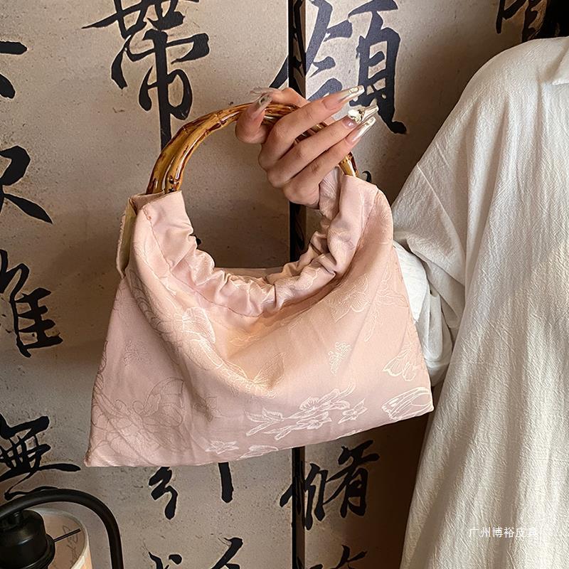 新中式丝绸手拎包包女2024新款旗袍汉服手提包国风刺绣外出小拎包