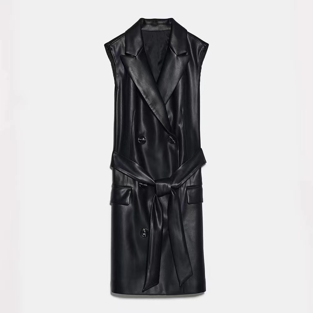 2022 fashion trend - elegant sleeveless dress
