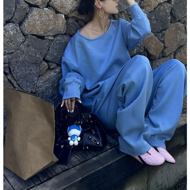 Stunning Blue Sports Suit for Women, Early Autumn New European Retro Slimming Off-Shoulder Sweatshirt and Casual Pants Two-Piece Set