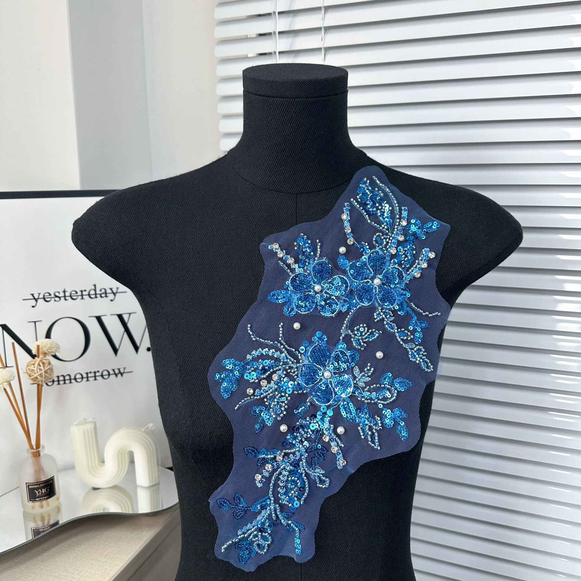 Venta caliente de lentejuelas con cuentas de flores decorativas vestido de novia accesorios de ropa parche pegatinas de tela accesorios de material de bricolaje fábrica al por mayor image 4