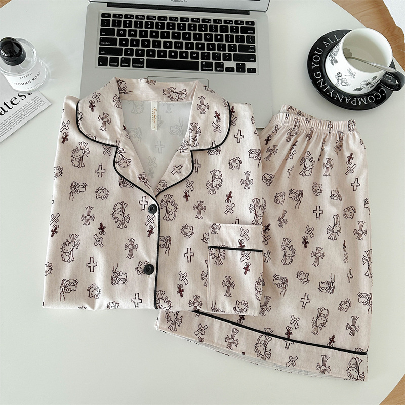 Venta al por mayor transfronteriza lindo hellokitty pijamas de satén elástico de cuatro lados pantalones cortos de manga corta de verano para mujer ropa fina para el hogar de dibujos animados