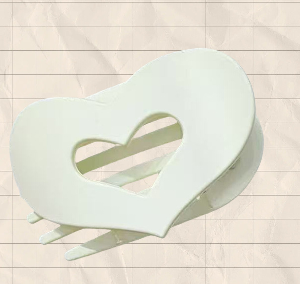 하트 모양의 매트 화이트
