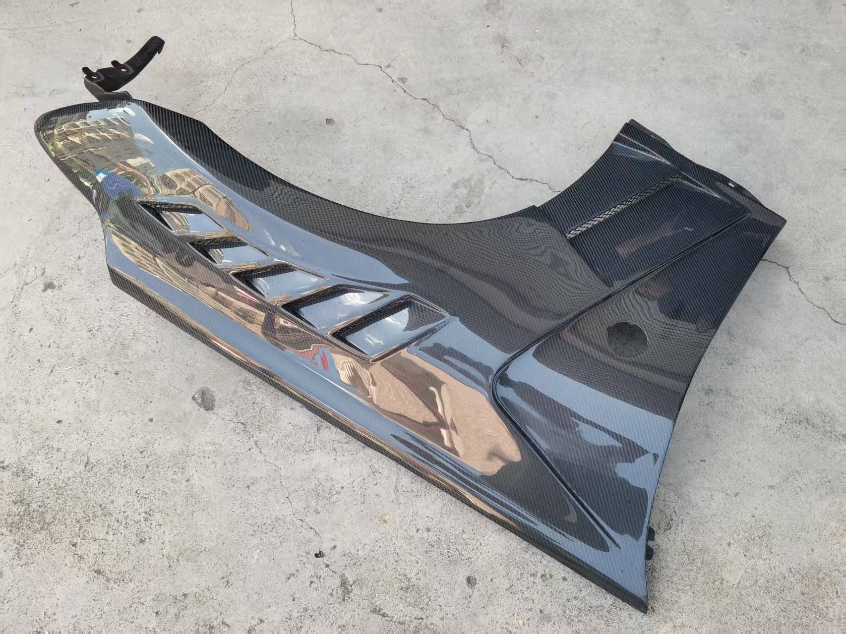 Suitable for Nissan 370Z Modified Lightweight Carbon Fiber Perforated Fender Car Parts Mudguard