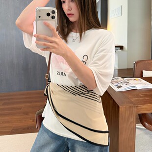 26�ļ��¿�Ůʿ�׺Ηl�y�r�ִ����b�I��ɣ�Q�zײɫ�߅�z��0414w7