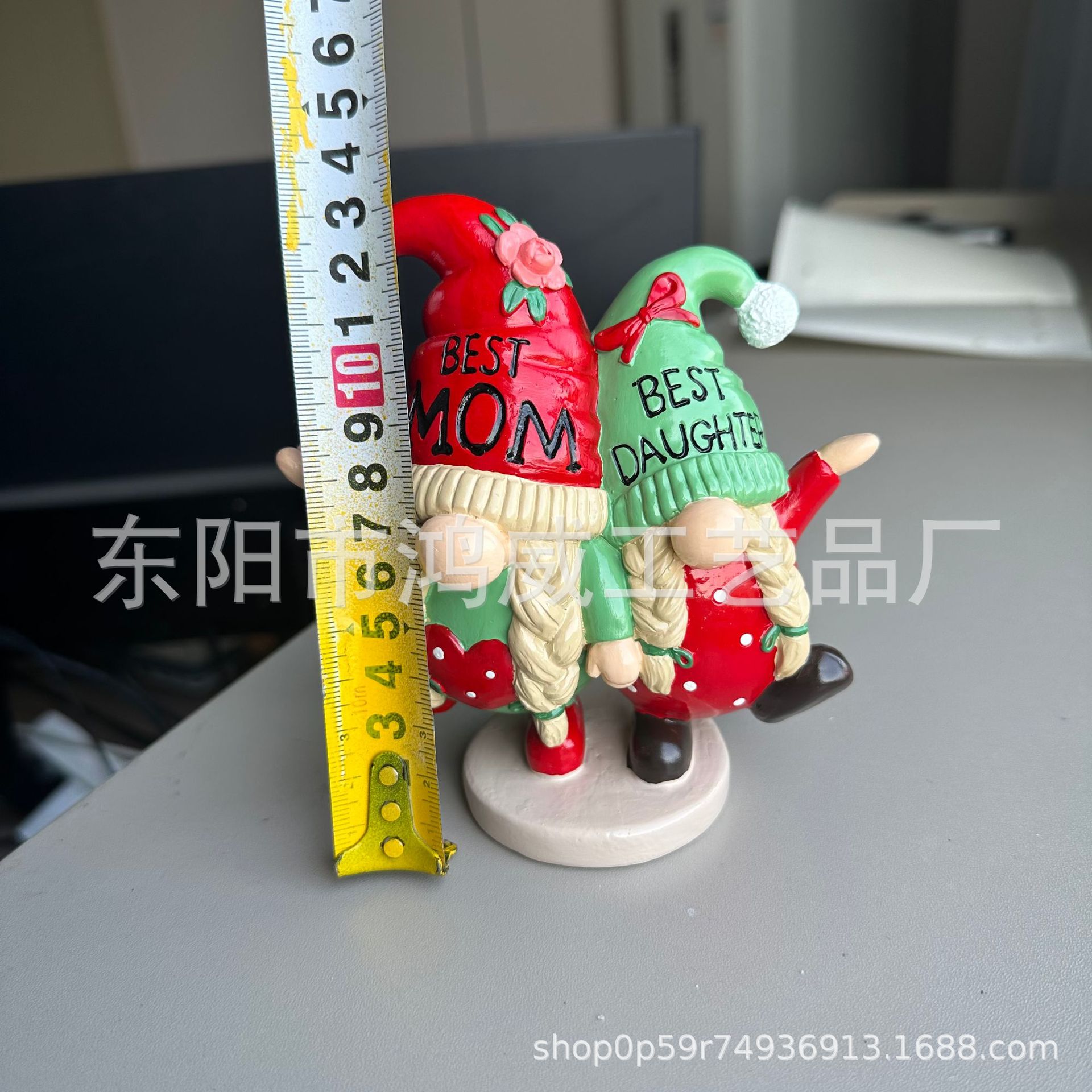 Estatua de Enanos Madre e Hija de Resina para Jardín y Navidad image 3