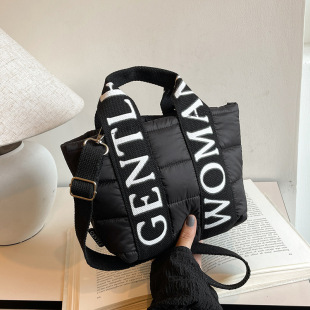 Gentlewoman��ĸ�޷�С����Ů2026�¿�r�Ќ���ͨ�ڰ��������ذ�
