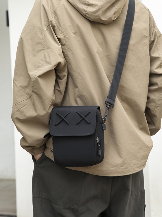 Bolso de estilo coreano, nuevo tipo de bolso de hombro de pareja de calle, bolso de hombro de estilo casual de estilo japonés para hombres.