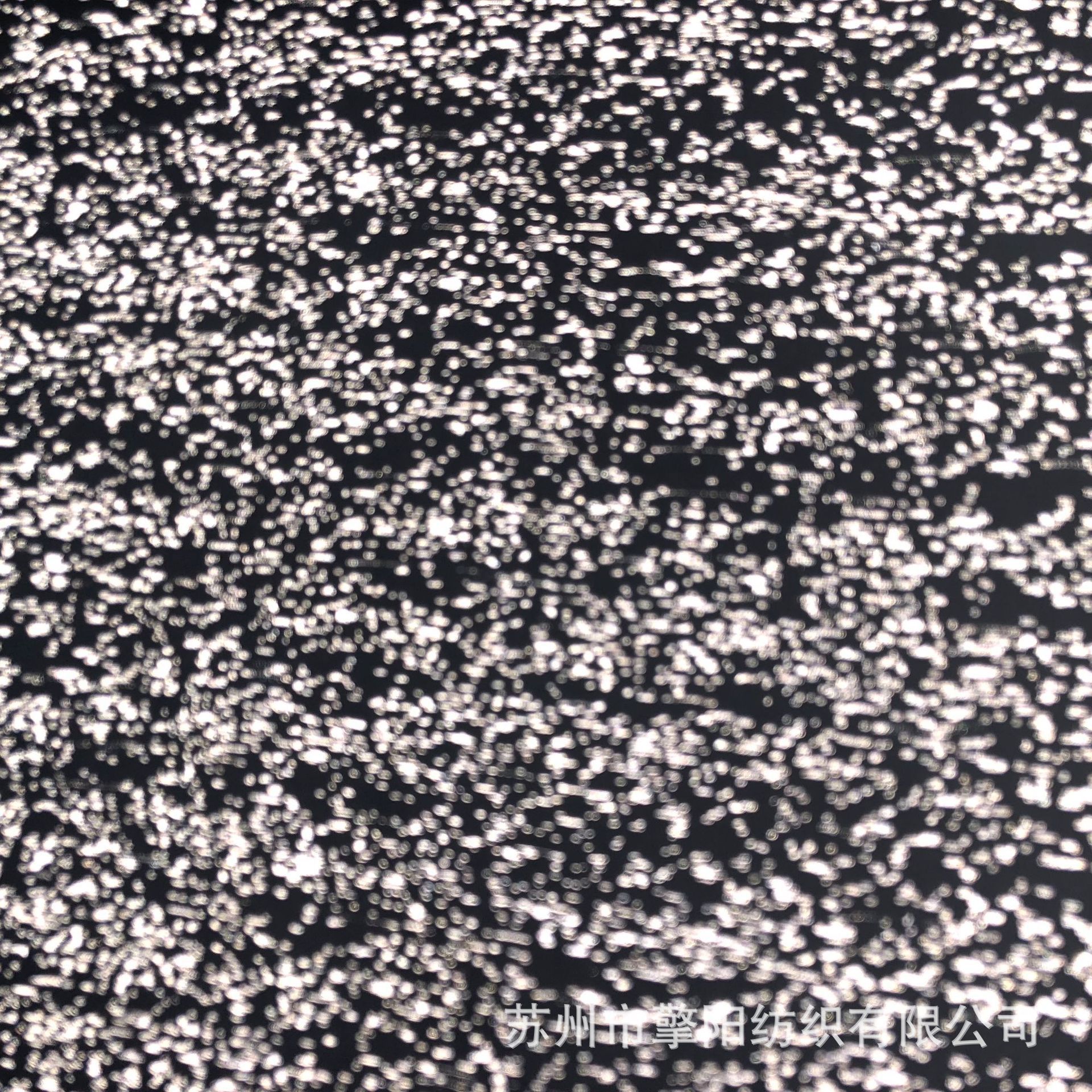 供应春亚纺防泼水泥点反光印花TPU透气保暖涂层冲锋衣滑雪服面料