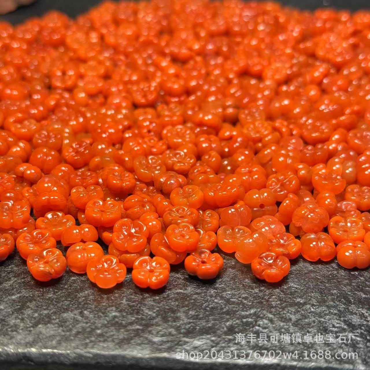 厂家批发天然南红玛瑙桂花川料满肉满色南红花瓣 DIY手工百搭配饰