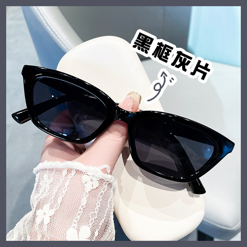 Gafas de sol personalizadas de montura estrecha negra para mujer, accesorios de inspiración tecnológica, moda europea y americana de alta gama, gafas de celebridades de internet, gafas de sol para tomar fotos.