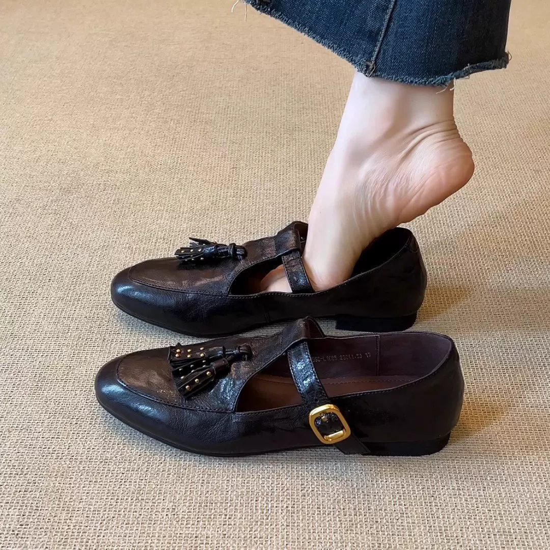 现货小众复古法式圆头小皮鞋女英伦设计感休闲平底柳钉流苏单鞋