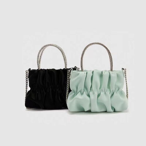 Guangzhou factory rhinestone hand-held shoulder bag for women new lady lady temperament pleated cloud chain crossbody bag