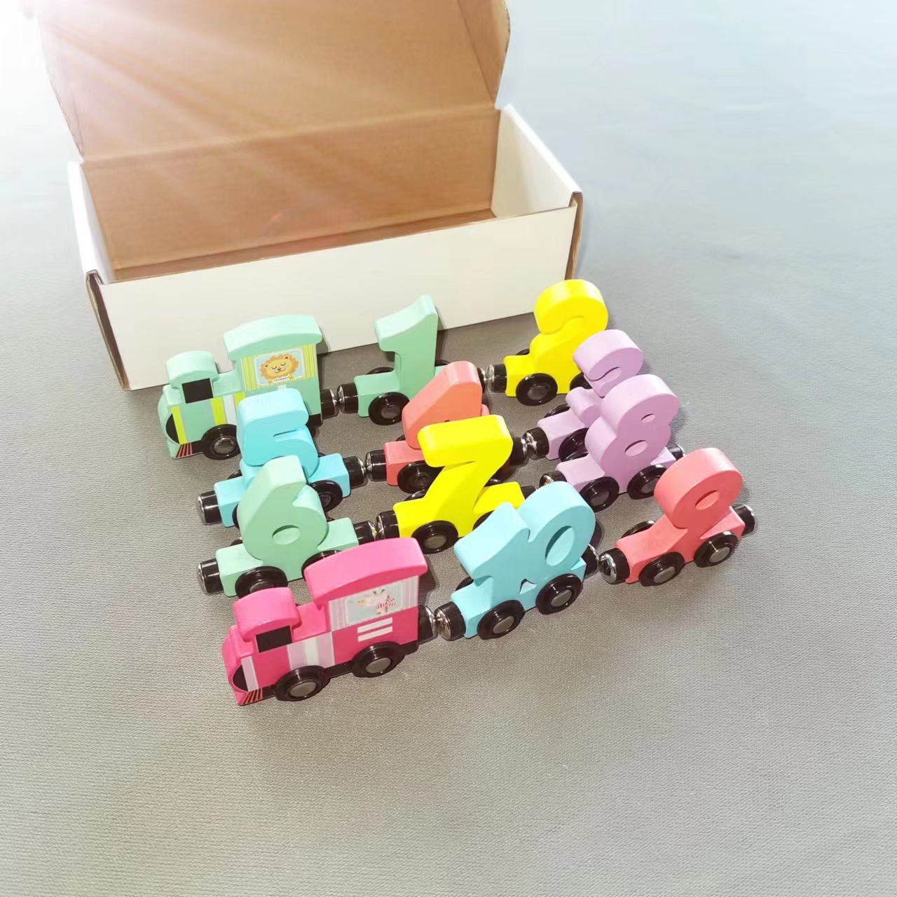 Tren magnético de madera, bloques de construcción de ensamblaje cognitivo digital, educación temprana para niños pequeños, auto de juguete de arrastre personalizado