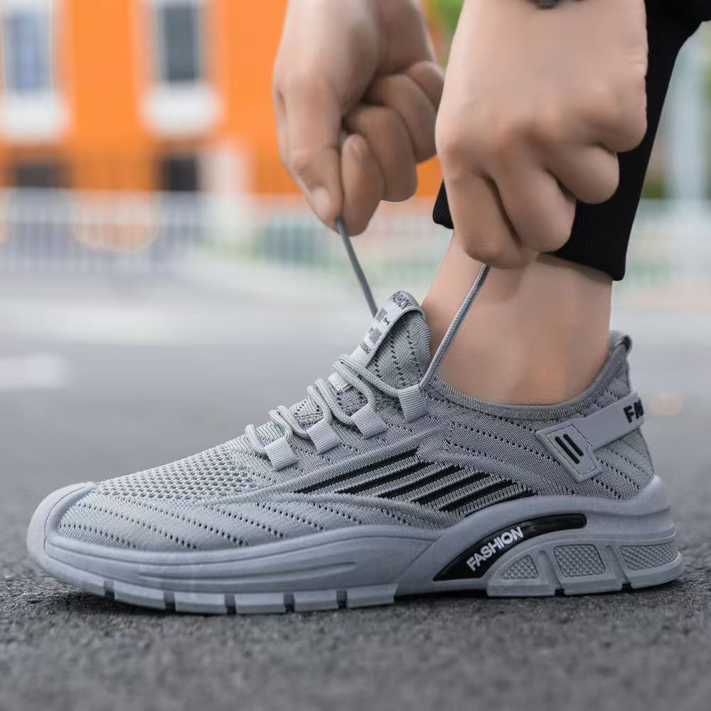 Zapatos de hombre de tejido volador de otoño simples y cómodos, zapatos casuales transpirables, suela gruesa aumentada, zapatos deportivos ligeros de bajo nivel de comercio exterior al por mayor