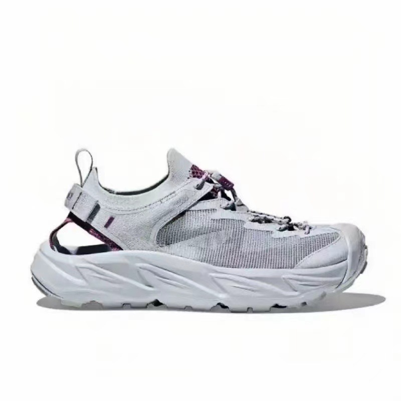 李現は同じタイプのHOKA Hopara 2で、男女の春と夏のホパラ2キャンプをしています。