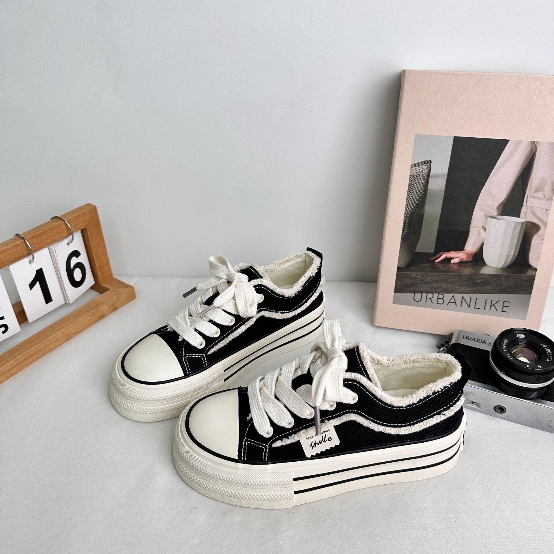 Yuanbo 2025 primavera y verano nuevos zapatos de lona de suela gruesa para estudiantes, zapatos casuales de todo fósforo, borlas, zapatos de mujer de tendencia