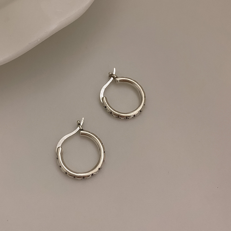 Pendientes de moda estilo frío de alto grado de lujo de luz de las mujeres Pendientes de diseño único de aguja de plata 925 pendientes de patrón cruzado