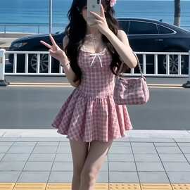 2026夏季新款法式甜美粉色格纹吊带连衣裙女小个子收腰a字短裙子