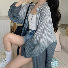 早秋高级感渐变色条纹防晒衬衫女夏季设计感时尚休闲显瘦上衣外套