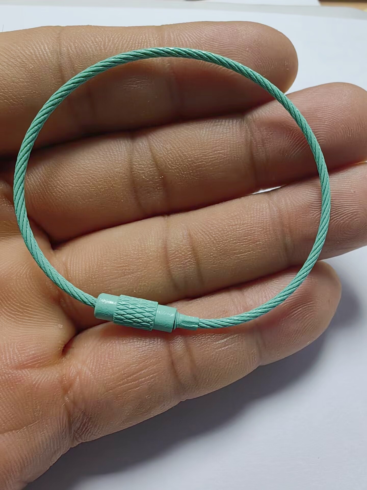 Fabricante Wholesale   Anillo de alambre de acero inoxidable de varios colores   Cordón Keychain    1.5 * 15 cm