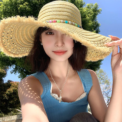 民族風の数珠の透かし彫りの拉菲の麦わら帽子の女性の夏の大きいつばの日焼け止めの日よけの帽子の海辺の砂浜の休暇の帽子